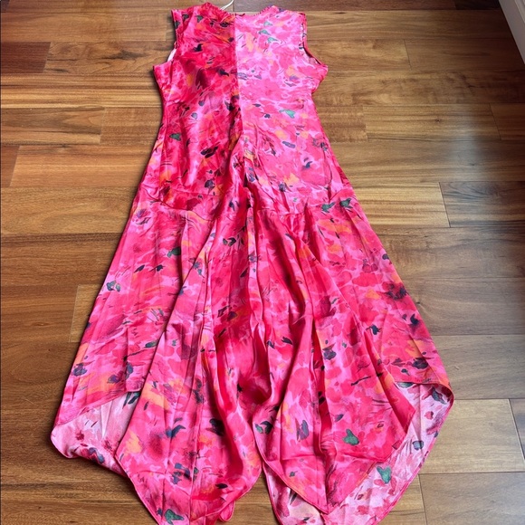 NWT floral handkerchief dress - Picture 14 of 15